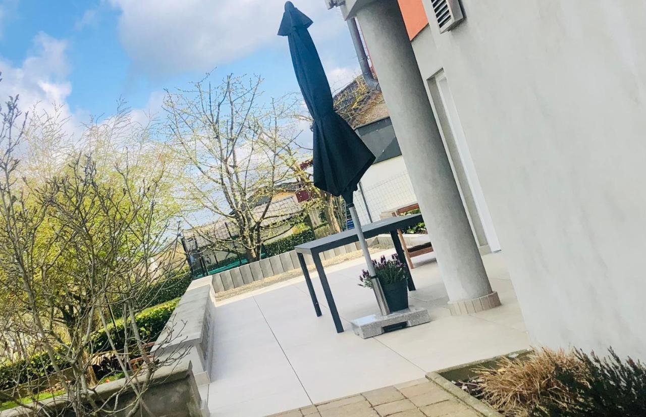 Les Pantoufles Dans Le Pre Apartment Eppeldorf Exterior photo
